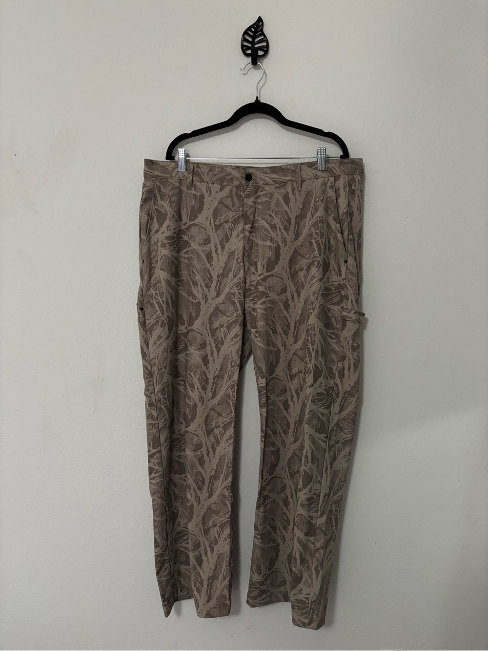 Fabletics Mens Golf Pants 38x32 Tree Camo Print The Only Pant EUC